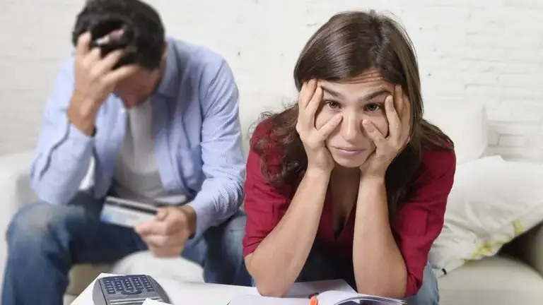 El enemigo silencioso de San Valentín: qué es la infidelidad financiera y cómo puede arruinar tu pareja