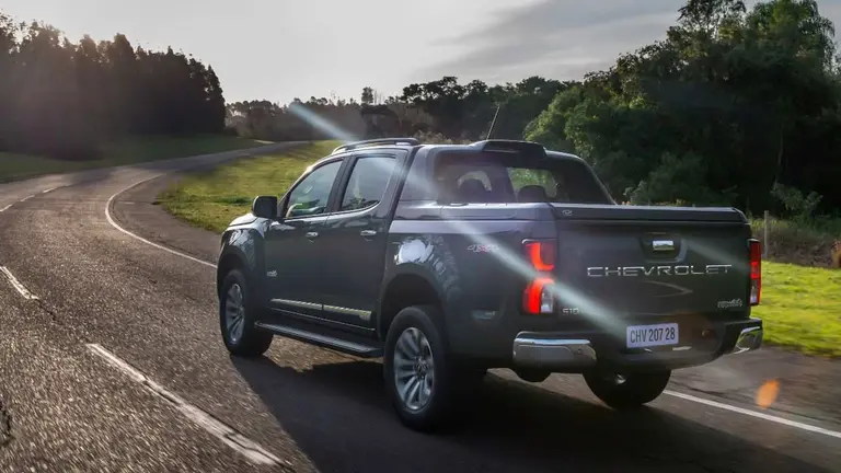 Chevrolet refuerza su liderazgo en pickups con una gama renovada y tecnología de vanguardia