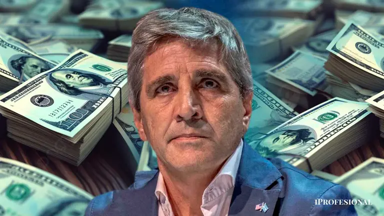 La estrategia de Caputo para salvar el plan cambiario: se juega todo al "dólar linked" y cambiar el humor del mercado