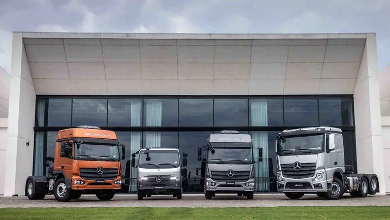 Así son los nuevos camiones que Mercedes-Benz fabrica en la Argentina