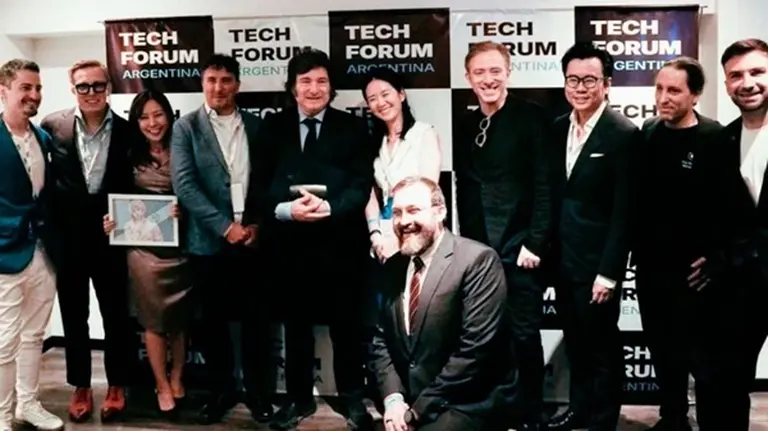 Según The New York Times, empresarios cripto denunciaron pedidos de coimas para acceder a Javier Milei