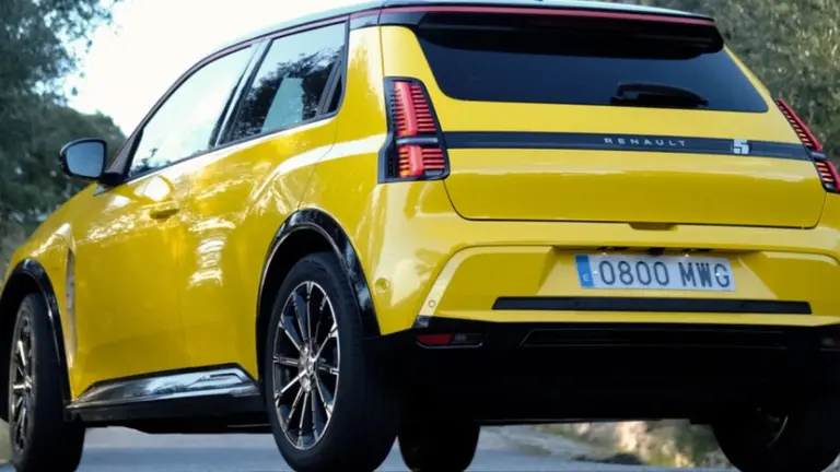 El auto eléctrico más esperado ya enfrenta su primer problema, ¿por qué 16 mil unidades tienen que ser revisadas?