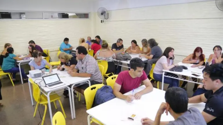 Inglés para adultos gratis en CABA: abrió la inscripción para los CIBAs