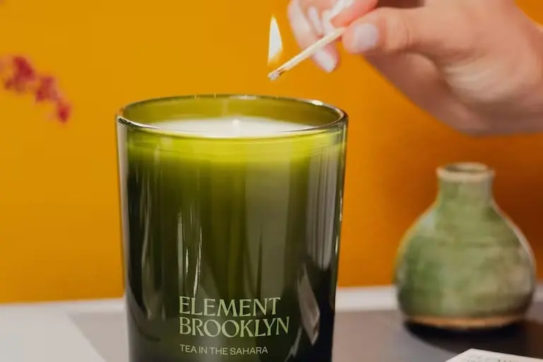 Cambió Wall Street por un emprendimiento y creó un imperio de fragancias eco-friendly con solo $300 y una batidora