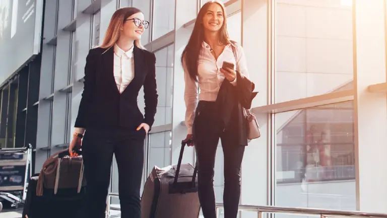 Viajes corporativos, viaje de negocios, viajeras