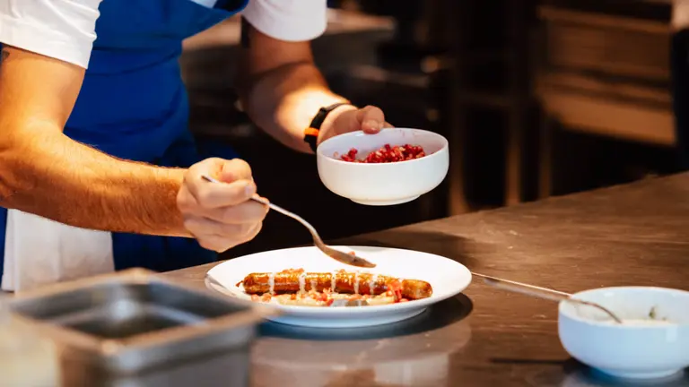 Del 4 al 13 de abril más de setenta espacios gastronómicos de Buenos Aires, Mendoza, Córdoba, Rosario y ahora también Mar del Plata, participarán del festival que hace honor a la costumbre española de salir de tapas. 