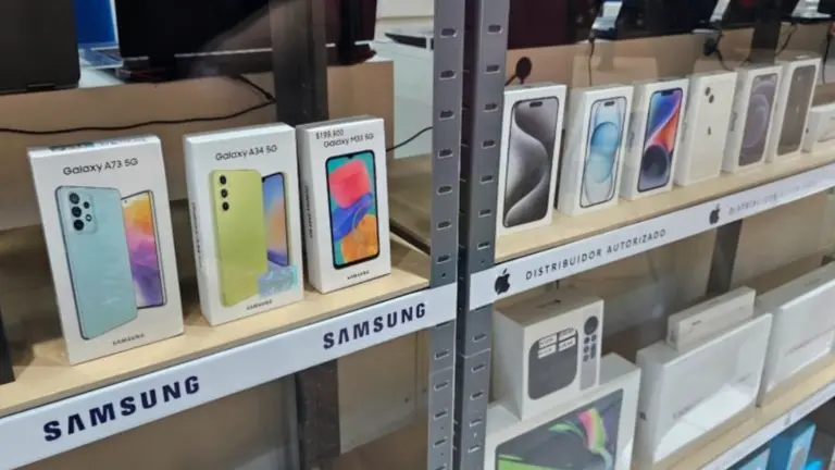 Celulares baratos: ¿conviene comprarlos en Argentina o traerlos del exterior?