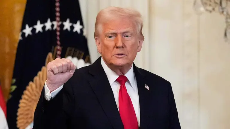 Trump amenazó a China con un arancel adicional del 50% y negó una pausa para negociar