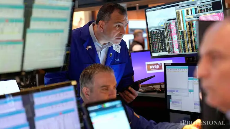 La calma duró poco: cayeron acciones argentinas y el riesgo país rozó los 1000 puntos, tras contraataque de Trump a China