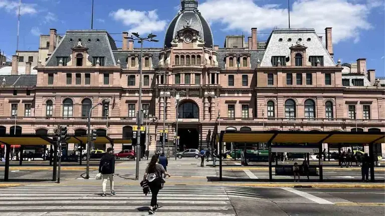 La UTA realiza un nuevo paro de colectivos: qué líneas funcionan este martes y cuáles no