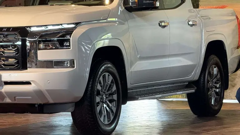 Una camioneta japonesa se renueva y vuelve a la Argentina para pelearle a Hilux, Amarok y Ranger