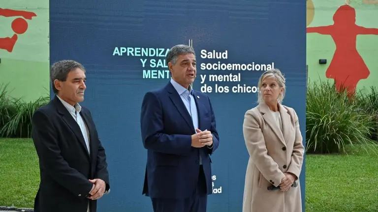 Efecto Adolescencia: la Ciudad crea una plataforma para fortalecer el vínculo entre la familia y la escuela