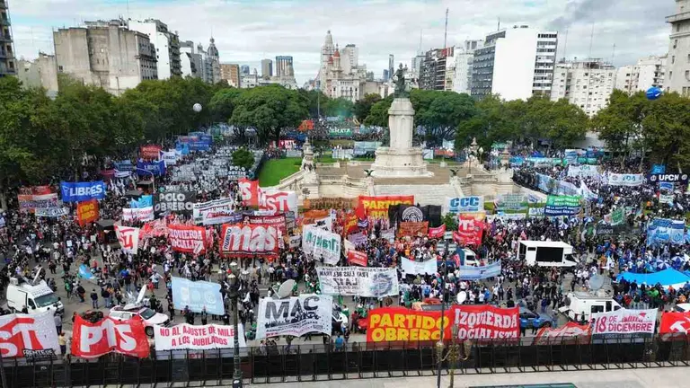 La CGT marchó junto a los jubilados al Congreso, en la previa de un nuevo paro general