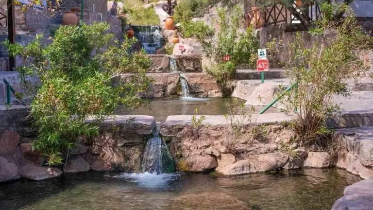 Escapada: el refugio de aguas termales volcánicas e imponente naturaleza para desconectar
