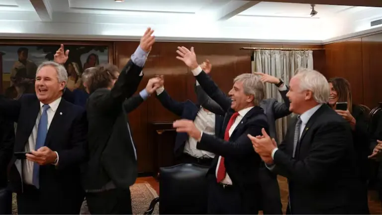 Javier Milei celebró el fin del cepo con una cancion de cancha