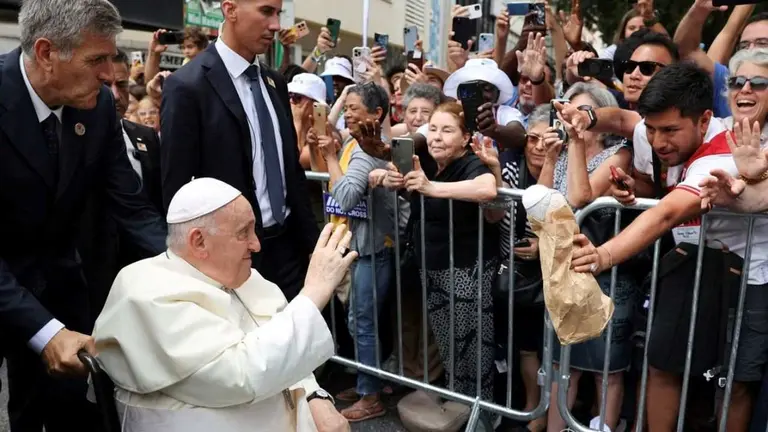 VIDEO | El consejo del papa Francisco a una pareja de recién casados que nunca se van a olvidar