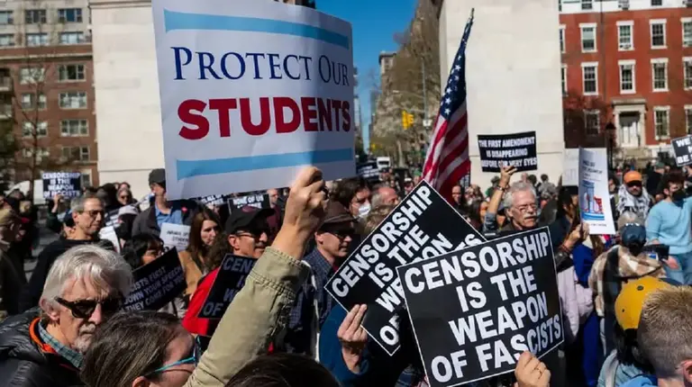 Protesta en Harvard contra Donald Trump