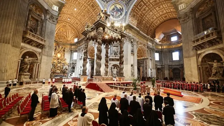 En imágenes: el solemne traslado del papa Francisco a la Basílica de San Pedro
