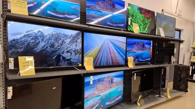 Supermercado Carrefour vende televisores y celulares baratos