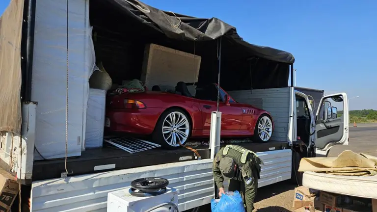 De quién es el BMW de casi 100 millones de pesos que entró ilegal al país