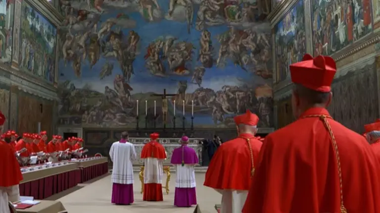 Fumata negra: no hubo acuerdo en la primera votación del cónclave para elegir nuevo papa