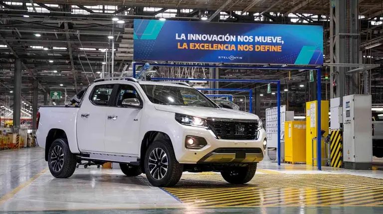 Stellantis comienza a producir la nueva camioneta Fiat Titano en Córdoba
