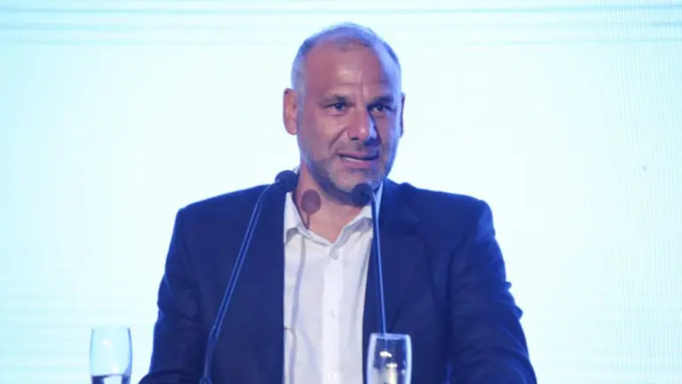 Luis Galli, de Newsan, cuestionó la medida del Gobierno sobre los celulares