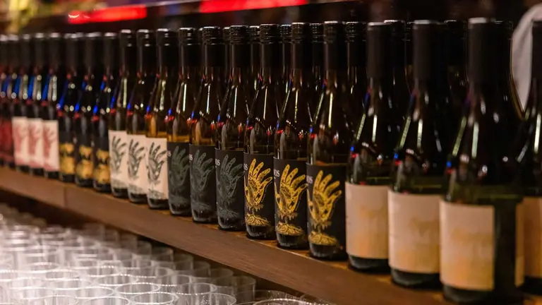 Bodega Mil Suelos relanza su familia de vinos Manos Negras, que cumple 15 años en el mercado