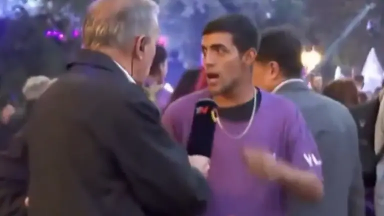 Militantes de LLA denunciaron que les querían pagar menos plata que la acordada por ir al acto de Adorni