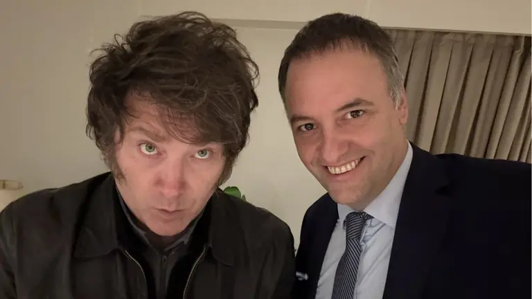 En el ojo de la tormenta, Adorni suma respaldo: Milei lo recibe en Olivos pese a la presión judicial