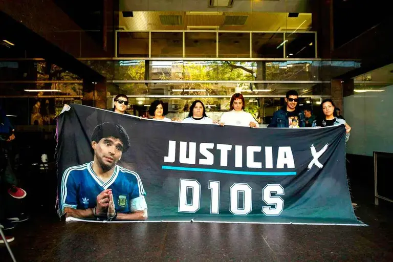 La causa por la muerte de Maradona suma tensión y el juicio fue suspendido por siete días