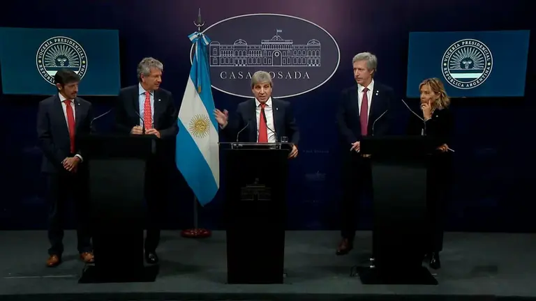 El Gobierno anunció medidas para el uso de dinero no declarado: "Tus dólares, tu decisión"