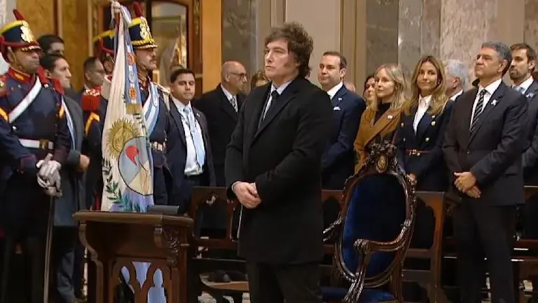 Video: Milei evitó saludar a Jorge Macri y a Villarruel en su ingreso al Tedeum y generó tensión