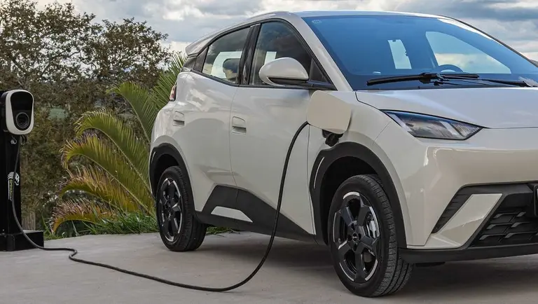 El gigante chino BYD reveló los 3 autos que venderá en Argentina: detalles de cada modelo