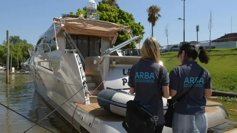 Kicillof contra el uso del dólar colchón: ARBA lo llamó un "blanqueo encubierto" y seguirá con los controles