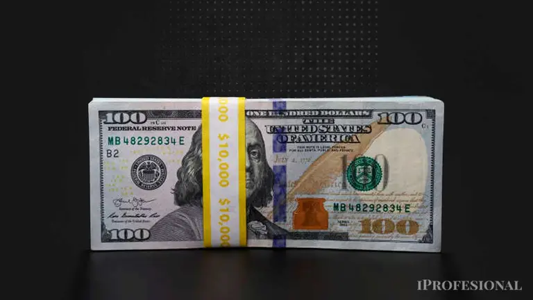 Nuevo precio de dólar previsto por 40 economistas con alertas en la mira