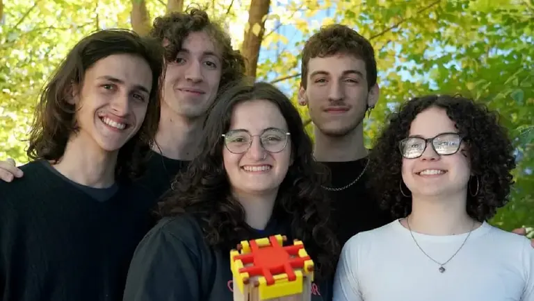 Equipo de satélites de la UBA