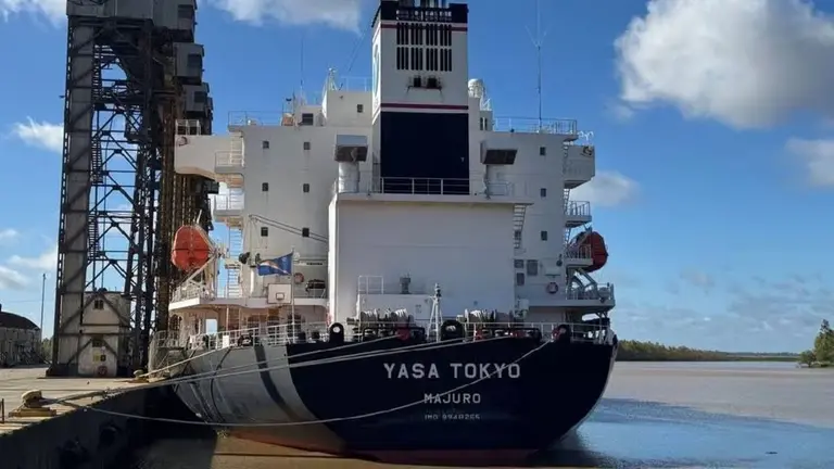 Buque varado en San Pedro