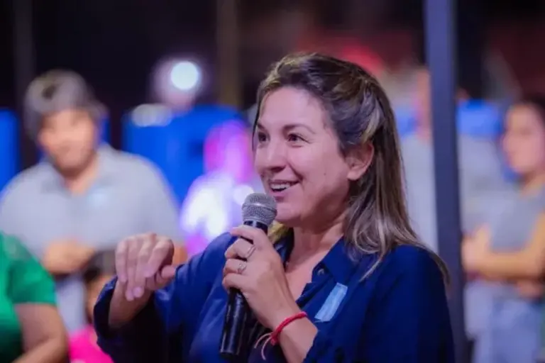 VIDEO | Intendenta se ausentó del cargo por "motivos de salud", pero un posteo la delató que estaba en el Caribe