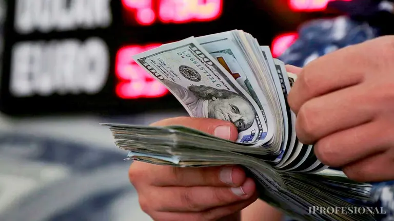 El precio del dólar que pactan inversores en el mercado de futuros, tras histórica condena a Cristina Kirchner