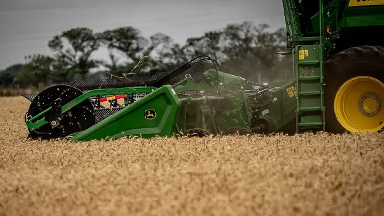 John Deere también baja precios de la maquinaria agrícola