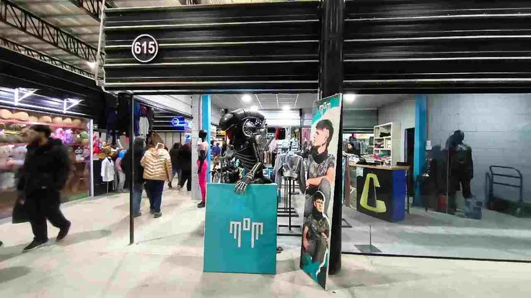 Buzos desde $15.000 y camperas a $25.000: las nuevas ofertas en el mega outlet La Gran Dulce