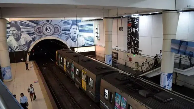 Galerías de arte bajo tierra: los increíbles murales que hay en las estaciones del subte porteño