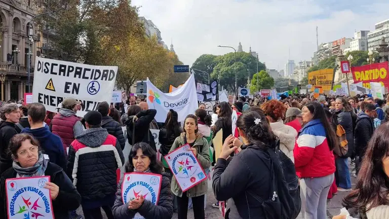 Jubilados, médicos del Garrahan y representanes del sector discapacidad en el Congreso: fuerte operativo de seguridad
