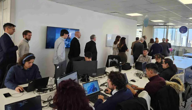 Tecnológica argentina lanza plan ambicioso: potenciar seguros con IA y expandirse en la región