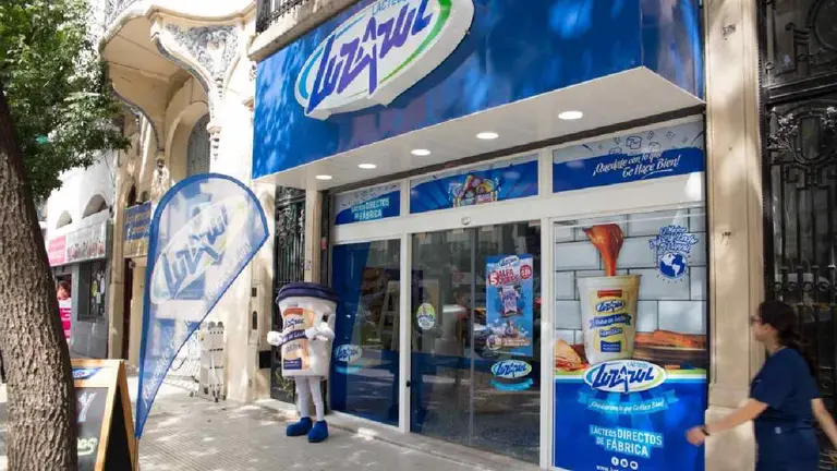 La empresa láctea que crece pese al menor consumo: ¿cuánto sale una franquicia de Luz Azul?