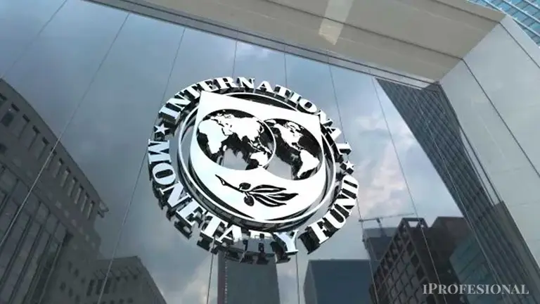 El FMI se reunió para debatir el caso argentino y definir el desembolso de u$s2.000 millones: alerta por reservas