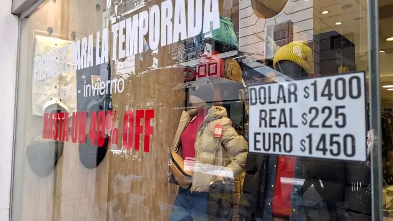 Comercios toman dólar a precio más alto