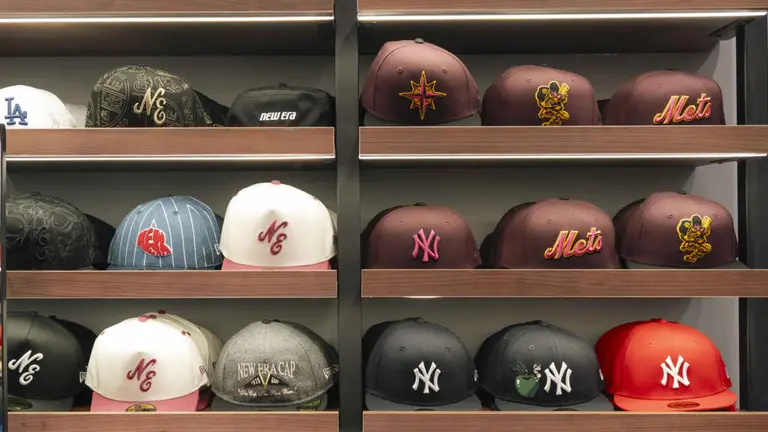 La gorra de los famosos aterriza en Argentina con locales exclusivos y experiencia de marca