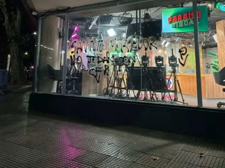 "No jodan con CFK": vandalizaron el canal Olga luego de que dos streamers celebraran la condena de Cristina